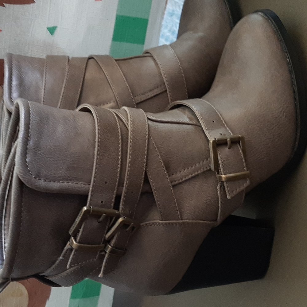 Just Fab light Gray boots